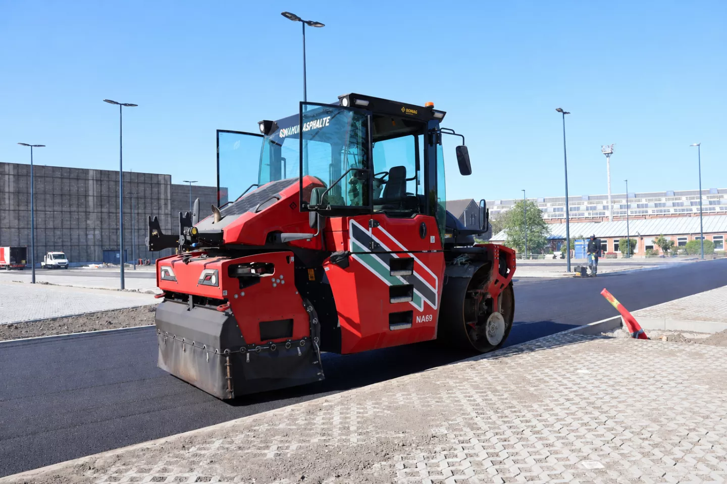 Machine en action Namur Asphalte